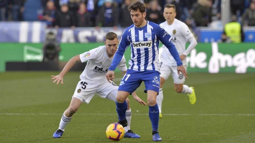 أتلتيك بيلباو يستعيد لاعبه السابق من ألافيس