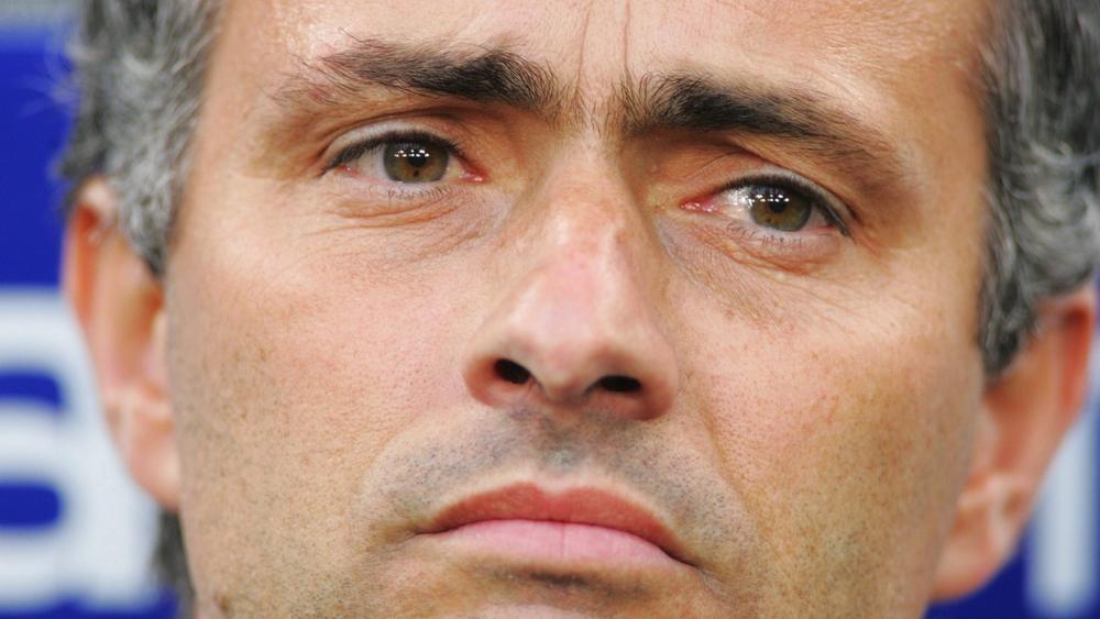 مورينيو اعتاد التسلل في "سلة ملابس متسخة" لإعطاء لاعبيه التعليمات