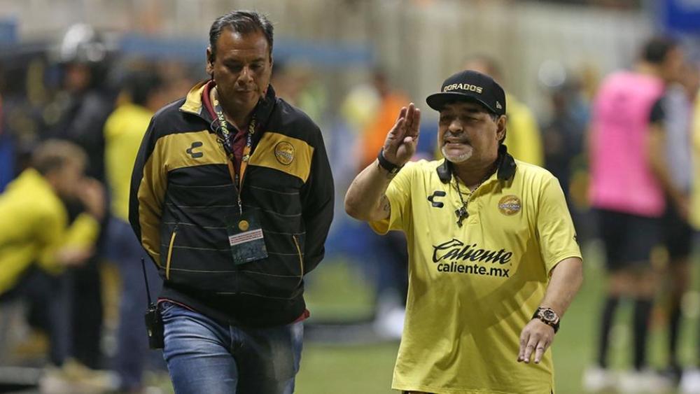 مارادونا يخضع لجراحة ناجحة بعد إصابته بنزيف داخلي