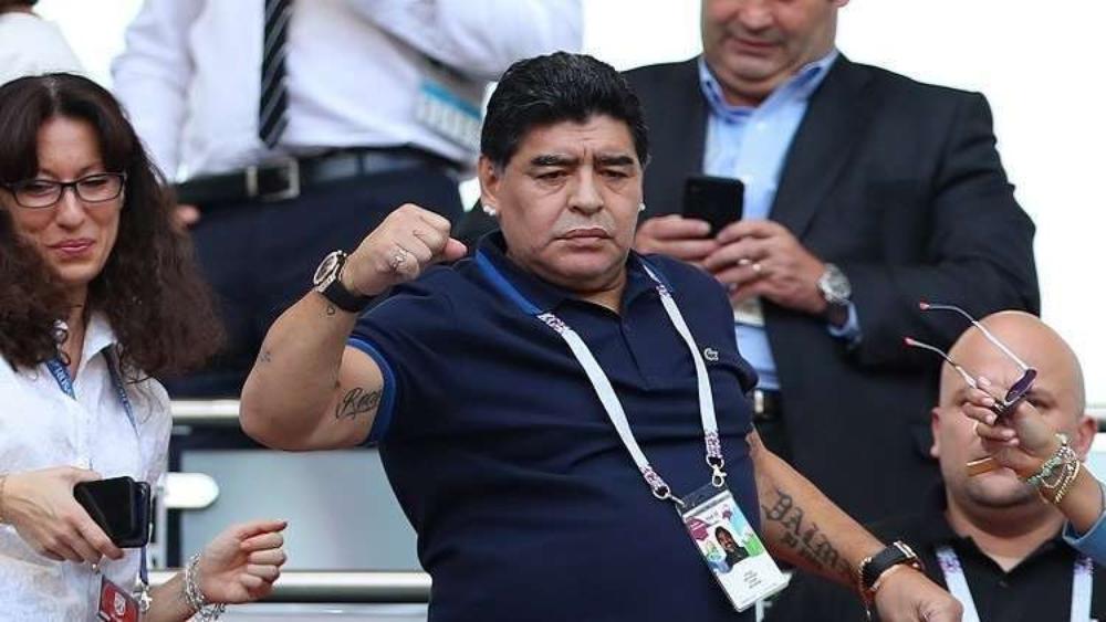 مارادونا يُغادر المستشفى بعد جراحة ناجحة