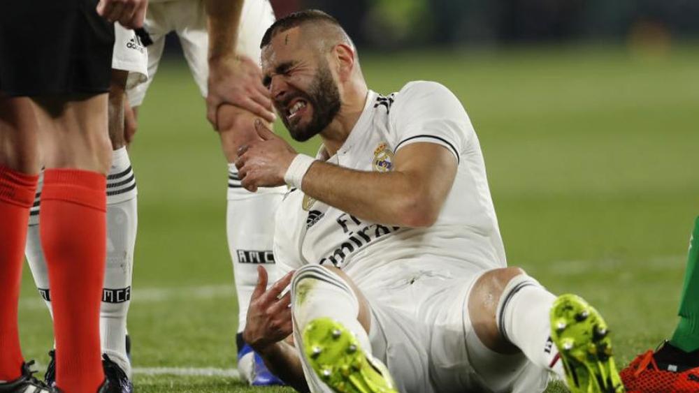 بنزيما يصر على اللعب ثم الخضوع للعملية الجراحية