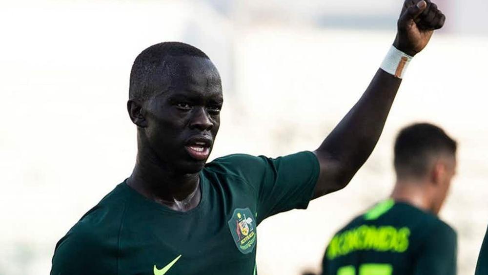 الأسترالي مابيل من مخيمات اللجوء إلى التألق الآسيوي