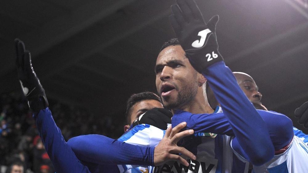 النّْصيري يلمع مجدداً أمام برشلونة .. وينتزع الإشادة بـ"قتاليته" و"تفانيه"