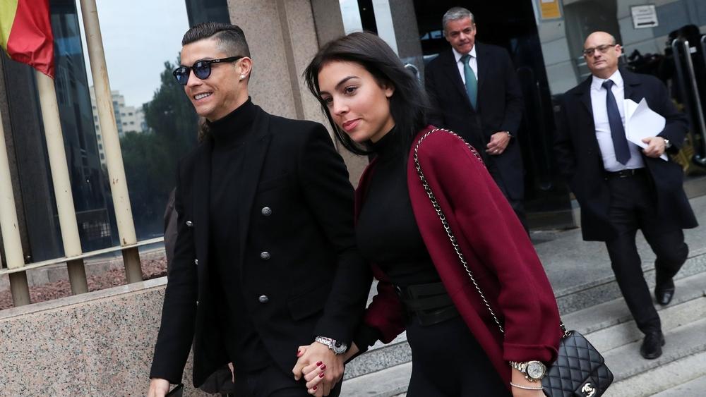 رونالدو يعود إلى مدريد للمثول أمام المحكمة في قضية التهرب الضريبي