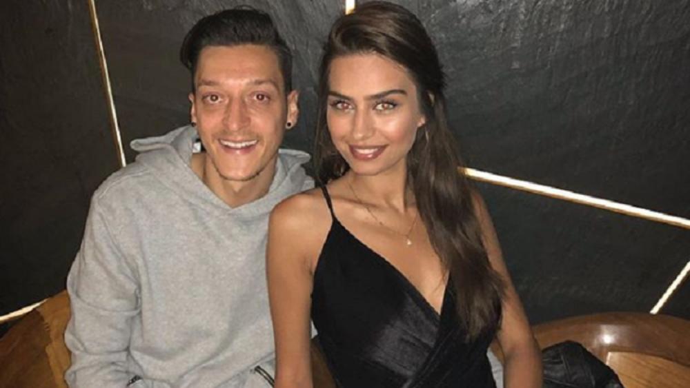 الكشف عن موعد ومكان زفاف مسعود أوزيل