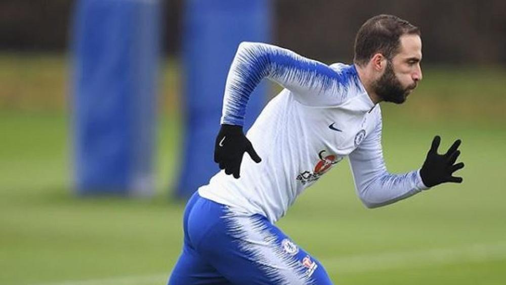 سوسو وماوري يسخران من "قياس" سروال هيغوايين "XXL"