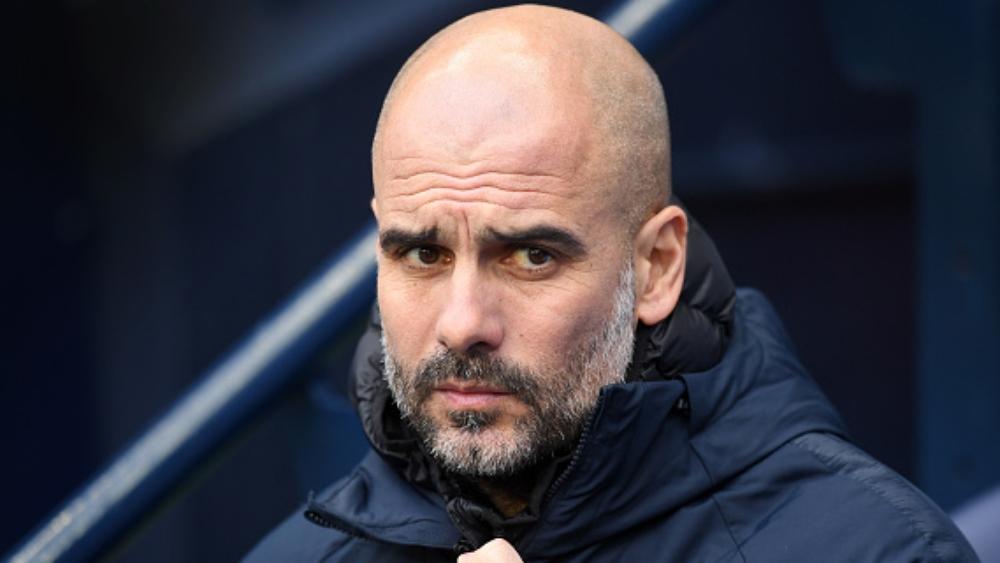 جوارديولا يقف في صف لاعبه ضد إدارة السيتي