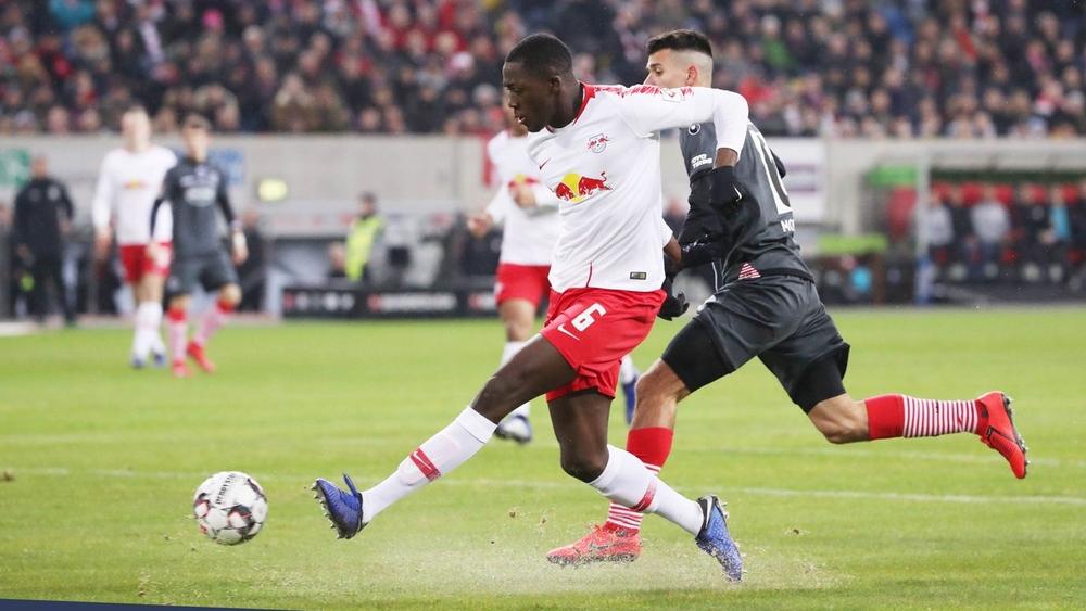 لايبزيج يمطر شباك دوسلدورف في البوندسليجا