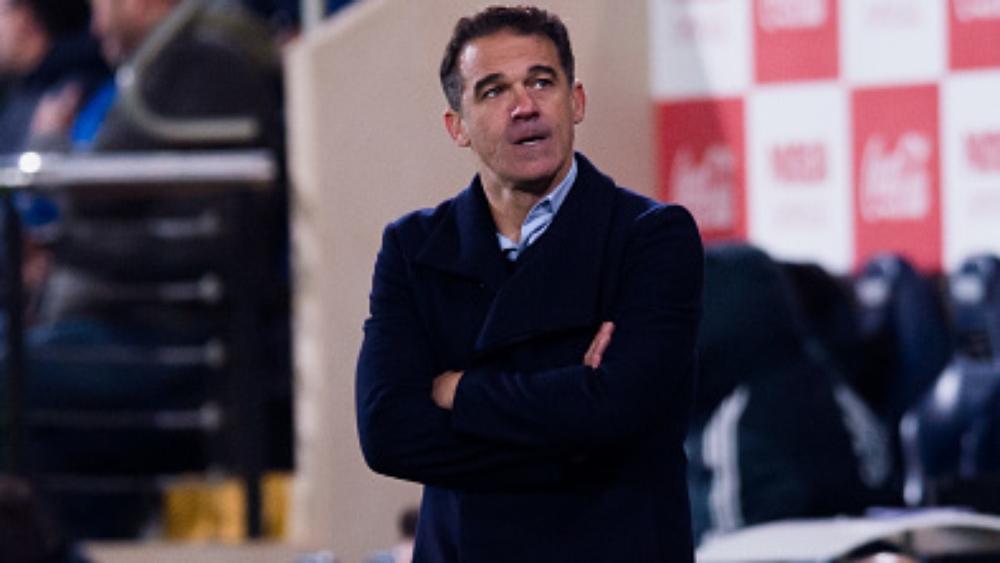 رسميًا | فياريال يُقيل مدربه بعد 50 يومًا من تعيينه