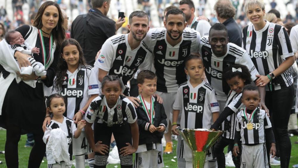 "فراق بنعطية" يدفع نجوم يوفنتوس للخروج عن صمتهم