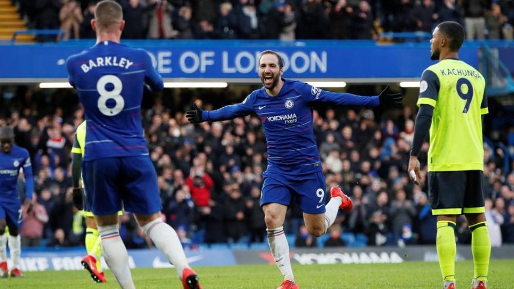 تشيلسي ينتفض باكتساح هدرسفيلد، وهيجواين يتألق للمرة الأولى