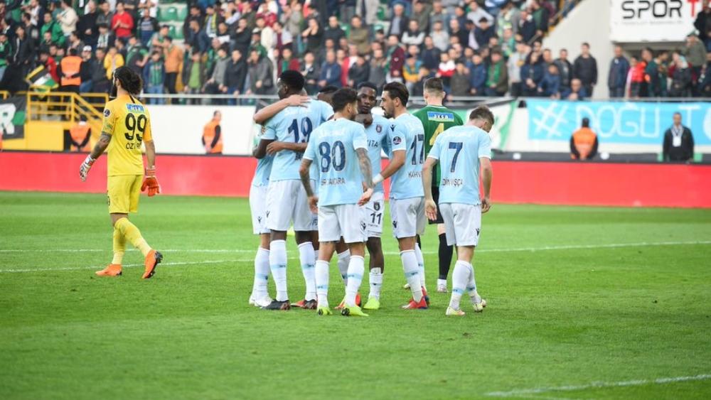 باشاك شهير يُواصل صدارته للدوري التركي