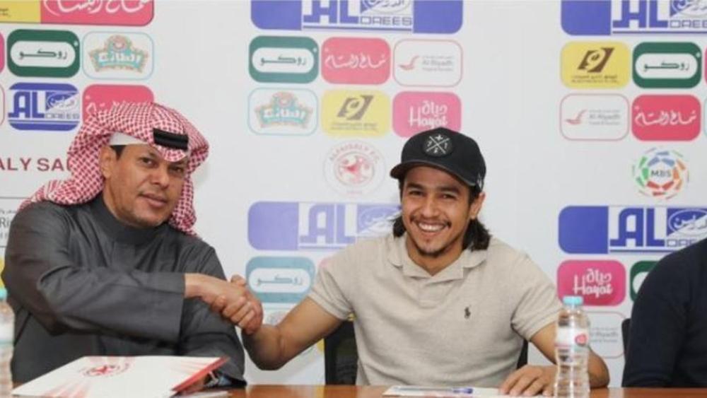 البرازيلي روجيريو يُجدد تعاقده مع الفيصلي السعودي