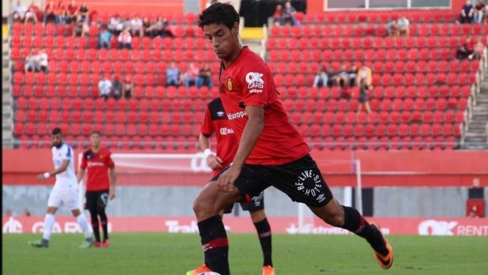 نجم مايوركا ولا كورونيا السابق إلى الدوري السعودي