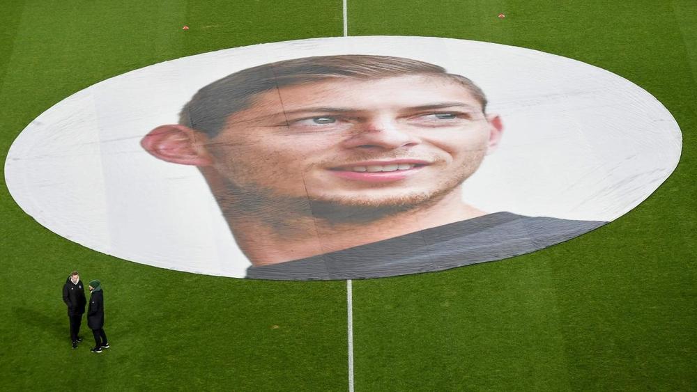 العثور على جثة في حطام الطائرة التي كان على متنها سالا