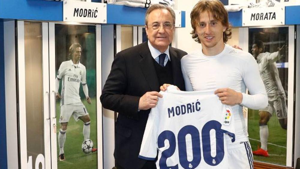 بيريز يُقنع مودريتش بالاعتزال في ريال مدريد