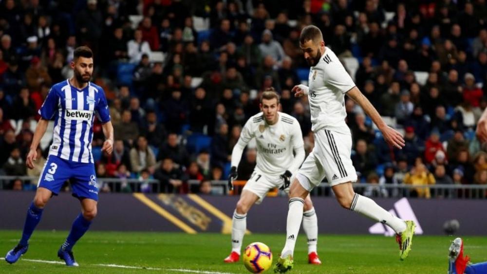 صحفي إسباني يعتبر بنزيما أفضل من ميسي