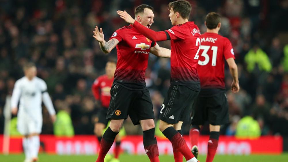 رسميًا | نجم آخر يوقع على عقد جديد مع مان يونايتد