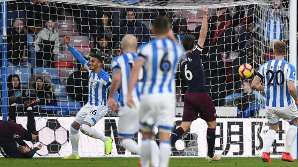 آرسنال يهزم هدرسفيلد ويخرج برقم هو الأسوأ