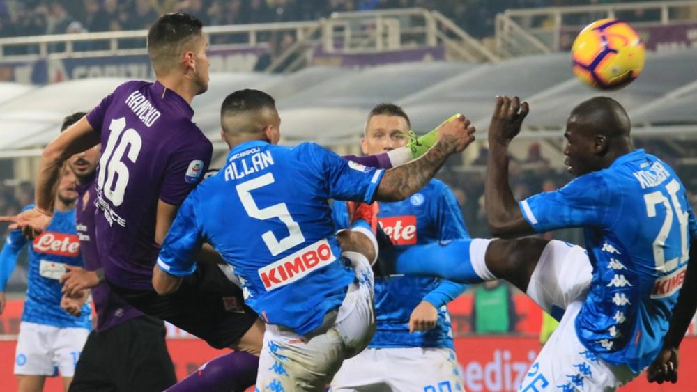 فيورنتينا يجبر نابولي على التعادل ويسدي خدمة ليوفنتوس