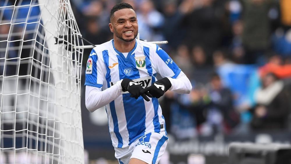 النصيري يَرْفَعُ الإيقاع بثلاثية في شِباك ريال بيتيس