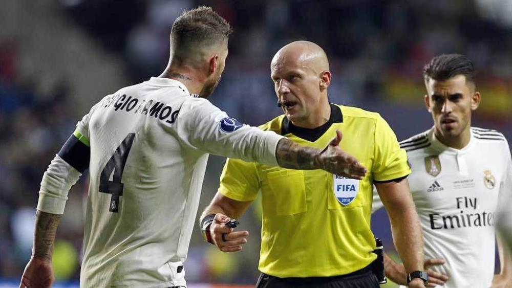 تحديد الحكم الذي سيقود مباراة أياكس وريال مدريد