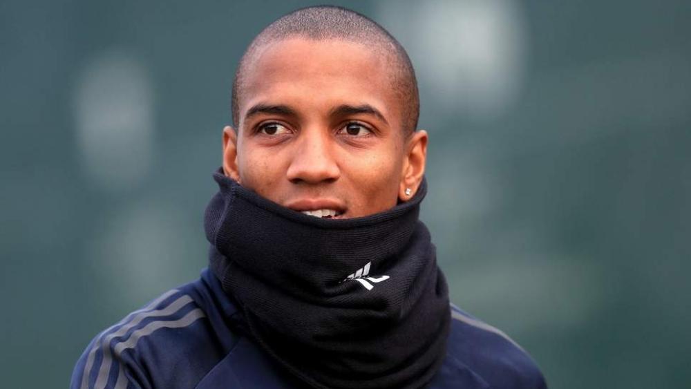 يونج يمدد عقده مع مانشستر يونايتد لعام إضافي