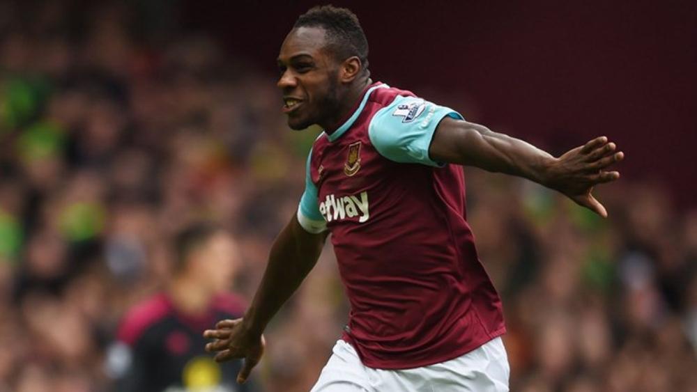 مهاجم وست هام يدعو لمعاقبة "أندية العنصرية"