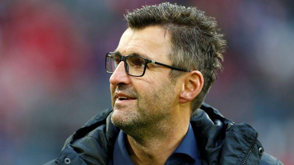 نورمبرغ الألماني يقيل مدربه ومديره الرياضي