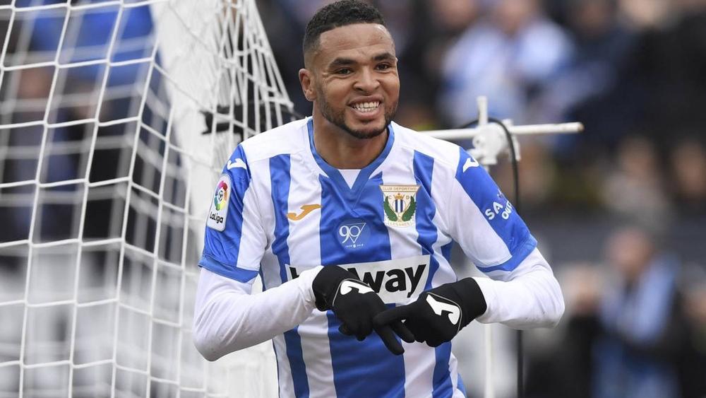 عُروض النصيري تُؤرق بال زميله في ليغانيس .. وأغويرو المتفوق الوحيد على المغربي