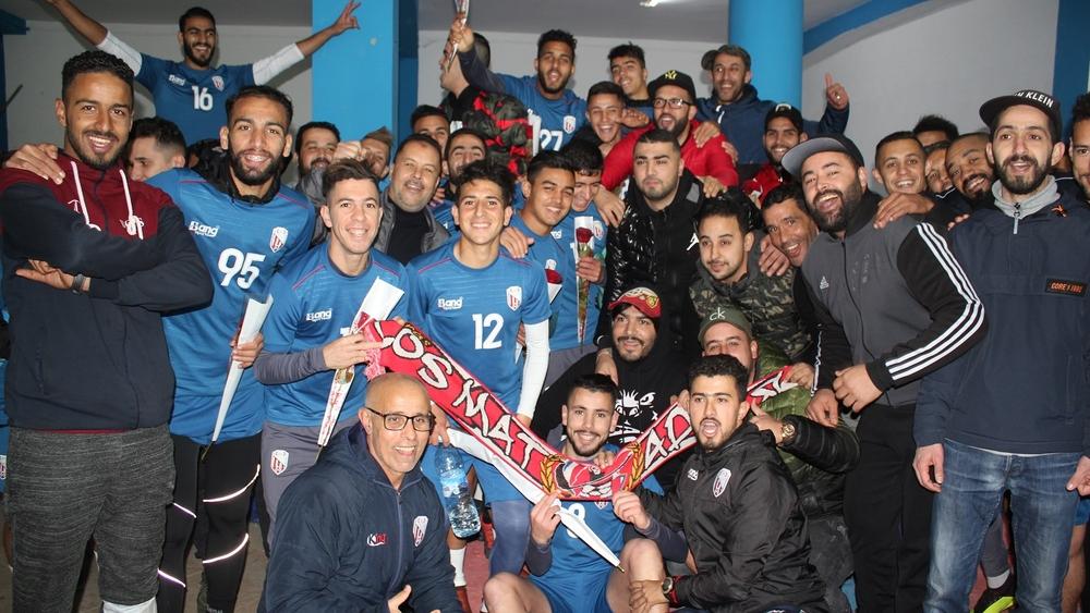 "الأولتراس التطوانية" تساند اللاعبين و السكتيوي قبل "ديربي الشمال"