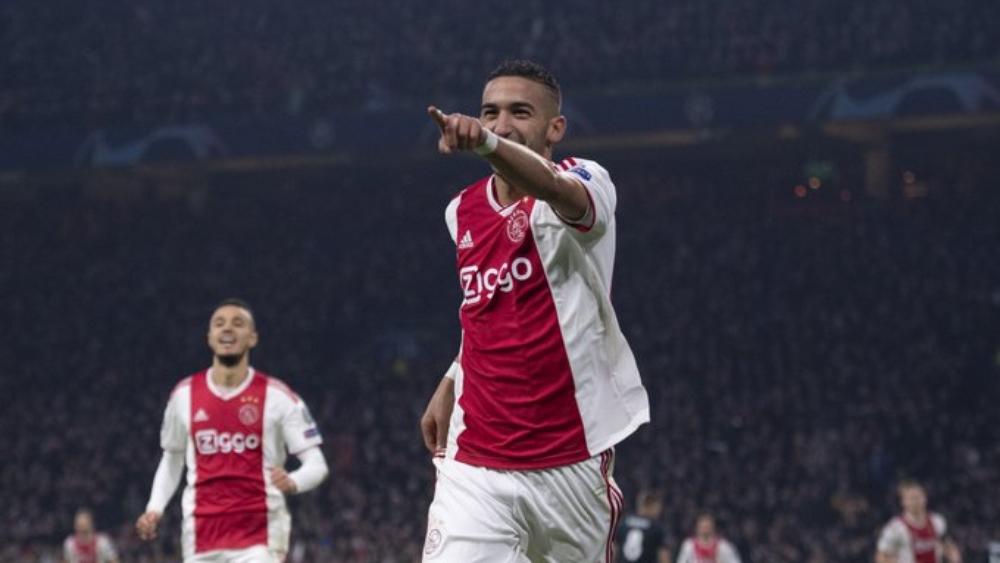 قبل تشيلسي .. إسم زياش ارتْبط بعشرات الأندية .. هل خُلِقَ المغربي ليَقْتَربَ؟