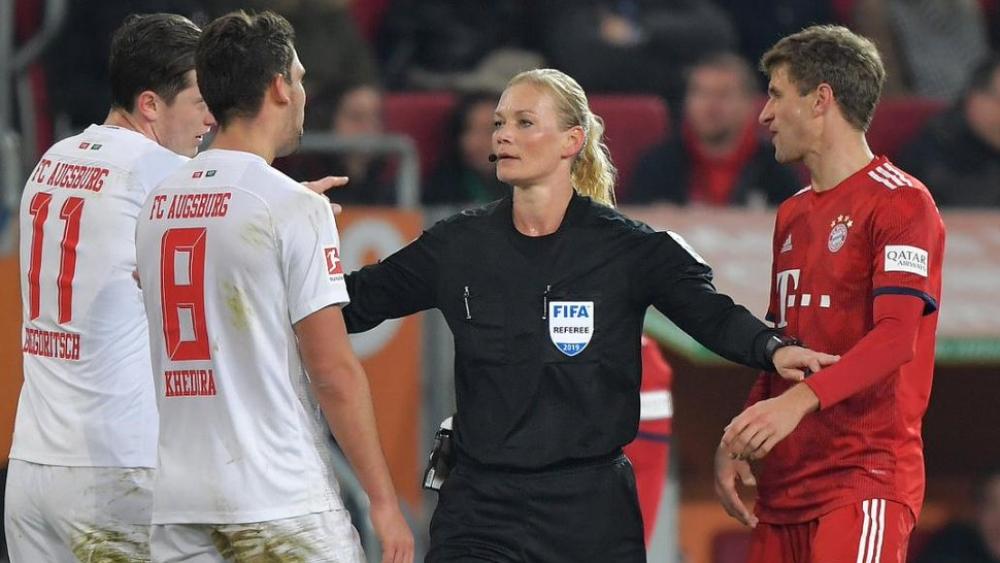 السخرية من إيران تتواصل، إلغاء بث مباراة البايرن بسبب "حكمة"