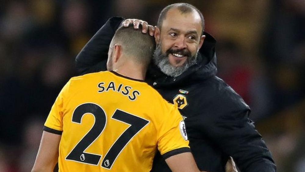 مدرب ولفرهامبتون: سايس أضاف لنا الكثير ونحن سعداء بتجديد عقده