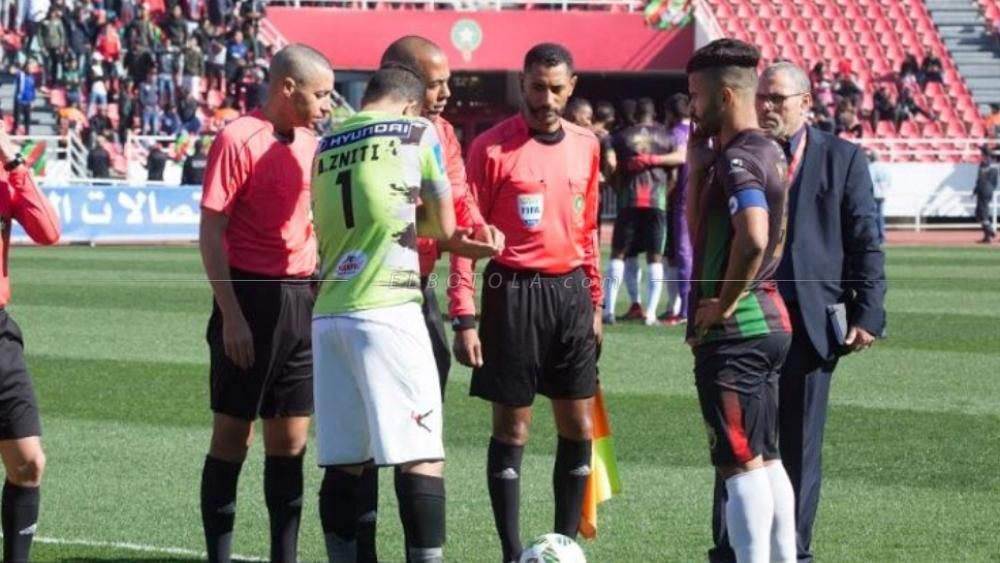 رسمياً: طاقم تحكيمي أجنبي يقود لقاء الجيش والرجاء