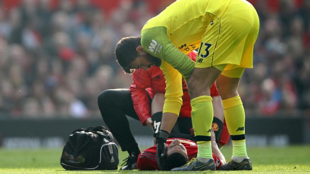 كلمتين وبس | من المسئول عن مهزلة كلاسيكو اليونايتد وليفربول؟