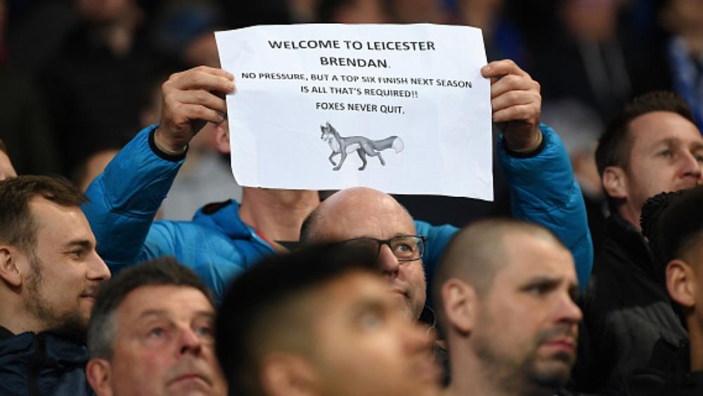 لاعبو ليستر سيتي يفرشون الورود في طريق رودجرز