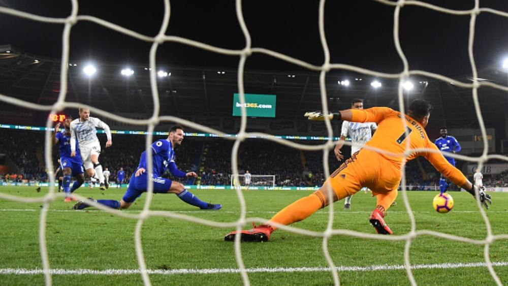 رغم الترنح، كارديف سيتي يرفض الاستسلام للهبوط