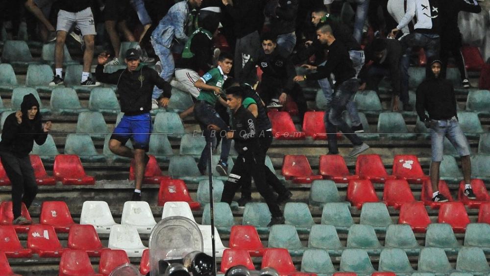 الجامعة تصدر عقوباتها في حق نادي الرجاء و جماهيره بسبب "أحداث" مباراة الجيش