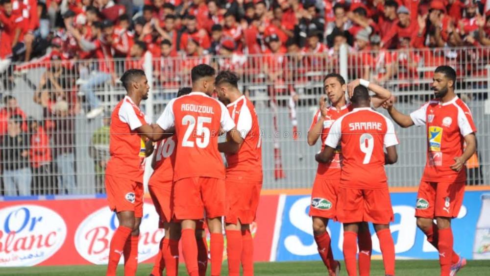 إدارة الكوكب المراكشي "تسابق الزمن" لصرف مستحقات اللاعبين قبل "موقعة السد" أمام شباب الريف الحسيمي