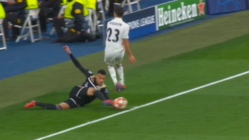 استخدام "VAR" لدقائق قبل التأكد من الهدف الثالث لأياكس