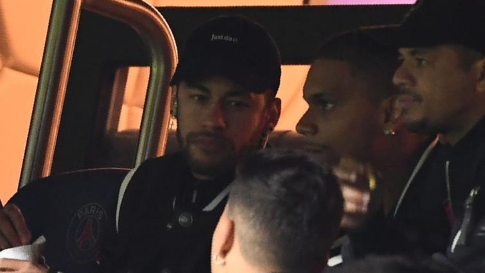 نيمار يخرج عن أدبه بكلمات نابية في حق طاقم التحكيم