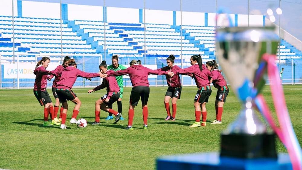 لاعبات الكُرة النِّسوية بالمغرب يَدُقْنَ جرس الإنذار .. ويتَّهمن "لقجع" بالإقصاء والتَّهميش