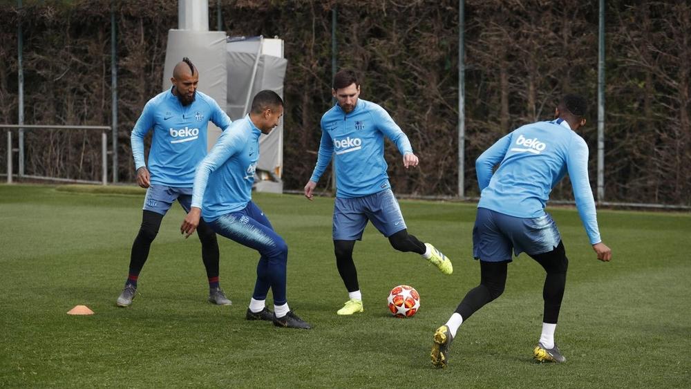 برشلونة يستهل تحضيراته لمواجهة أولمبيك ليون