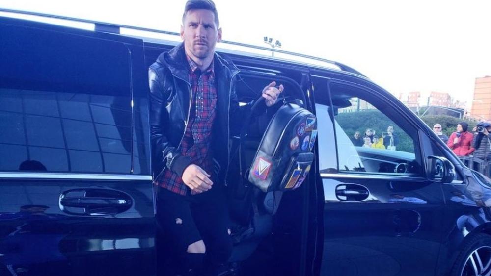 ميسي يلتحق بمعسكر الأرجنتتين تمهيدًا لمواجهة المغرب