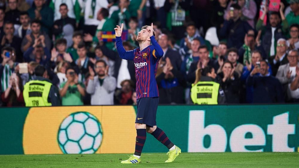 ميسي يتفوق على تشافي ويدخل تاريخ برشلونة