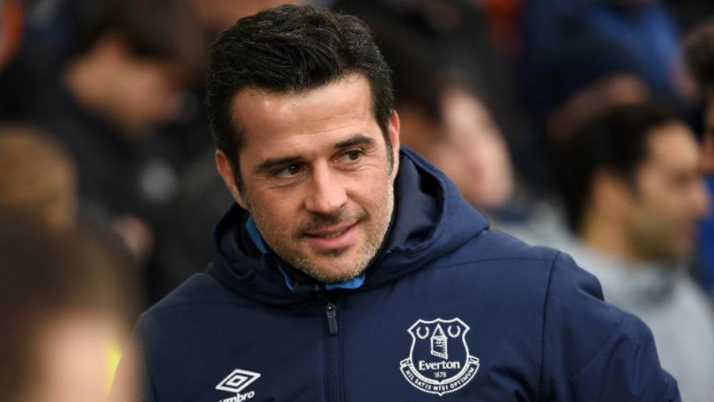 الاتحاد الإنجليزي يعاقب مدرب إيفرتون