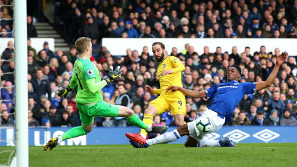 تقرير | تشيلسي يرفض الاحتفاظ بهيجواين، وسيعيده ليوفنتوس