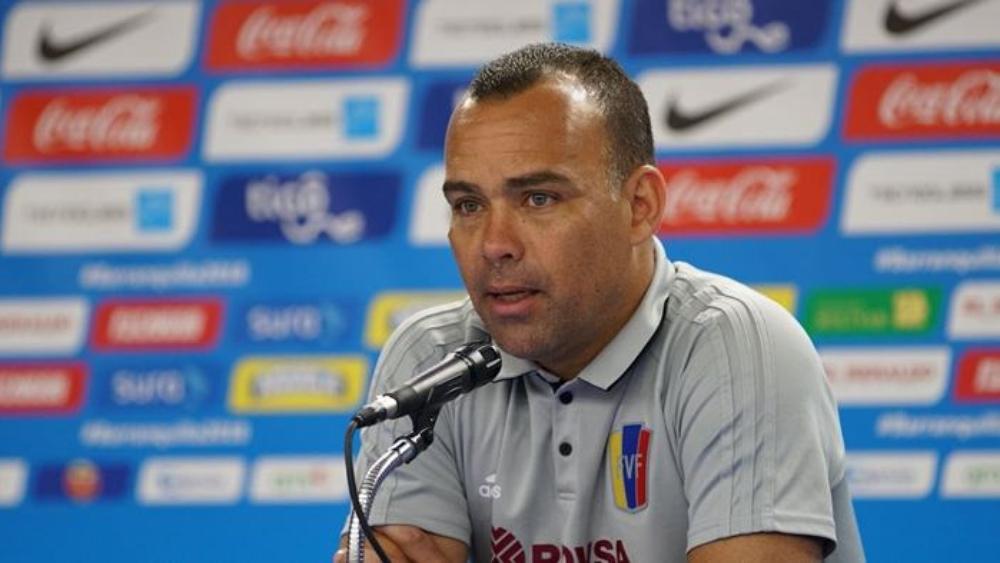 مدرب فنزويلا: وجود ميسي يرفع سقف التوقعات