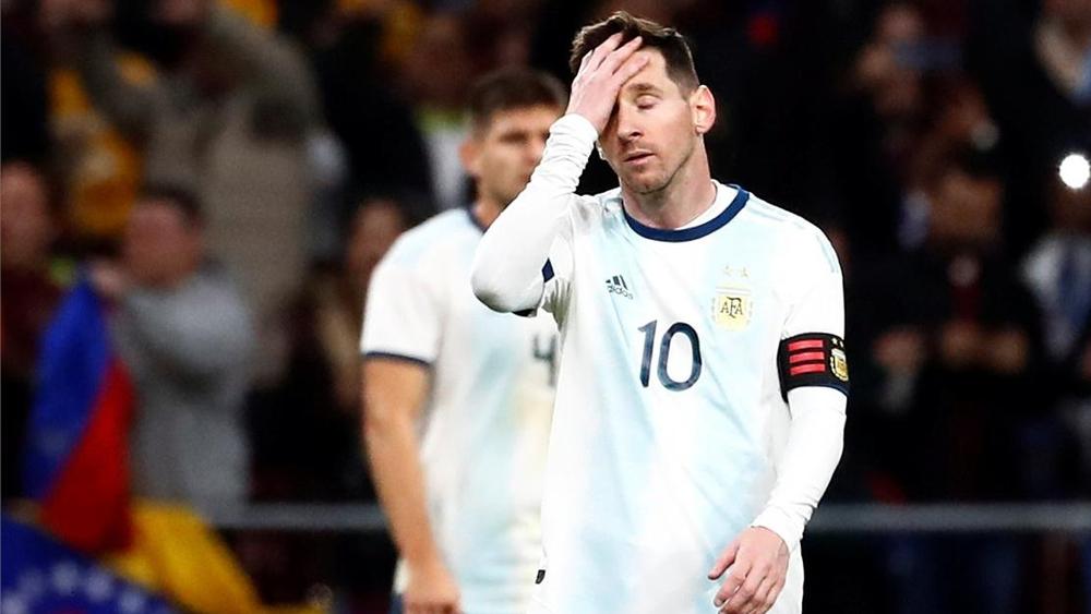 الأرجنتين تنهزم أمام فنزويلا في يوم عودة ميسي